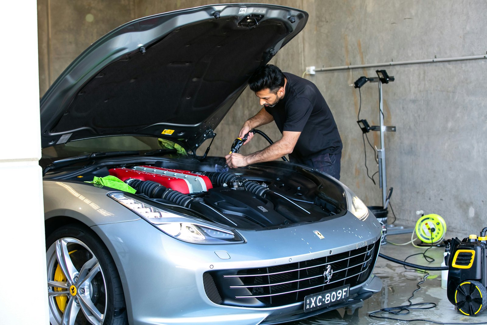 Motorraum eines Autos